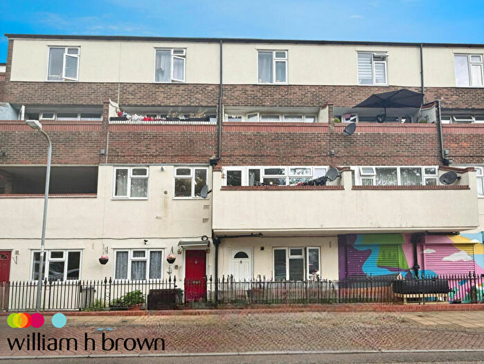 3 Bedroom Flat To Rent In River Court, Purfleet, RM19