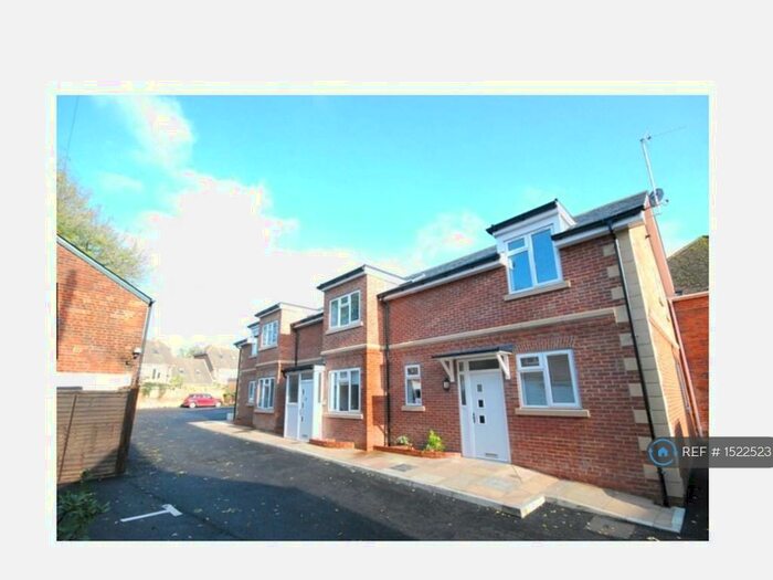 2 Bedroom Flat To Rent In The Hundred, Romsey, SO51