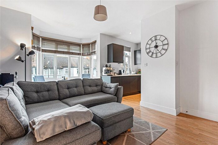 3 Bedroom Flat For Sale In Gorringe Park Avenue, Mitcham, CR4