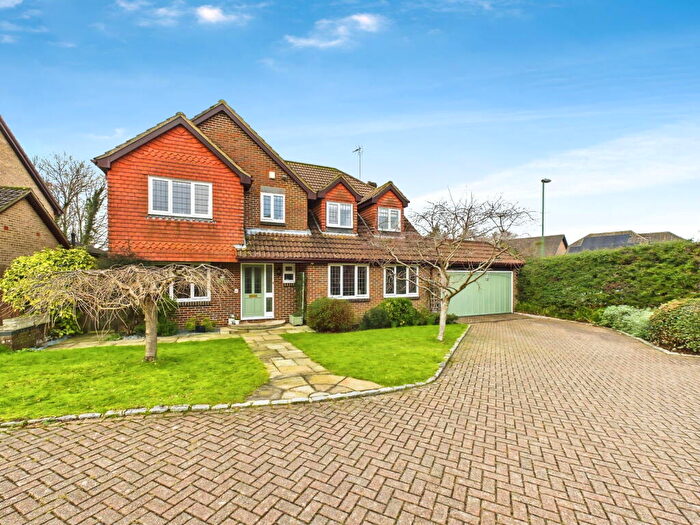 5 Bedroom Detached House For Sale In Tennyson Close, Horsham, RH12