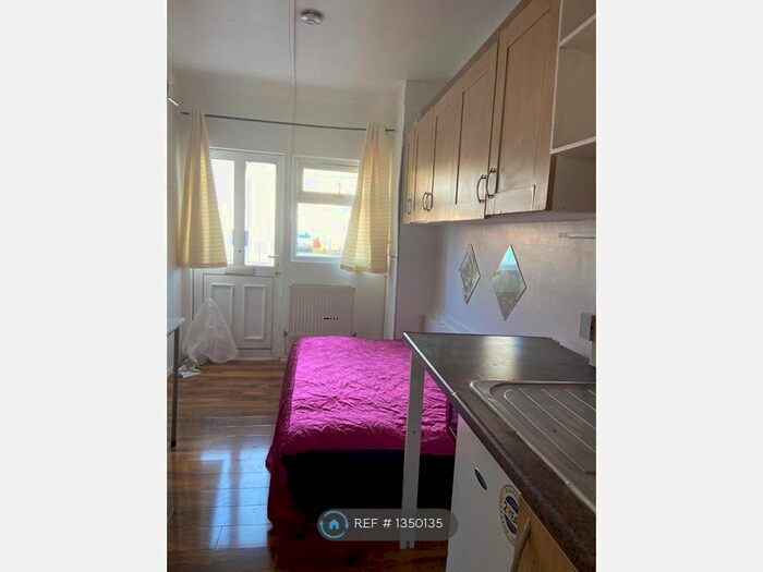 Studio To Rent In Chamberlayne Road, London, NW10