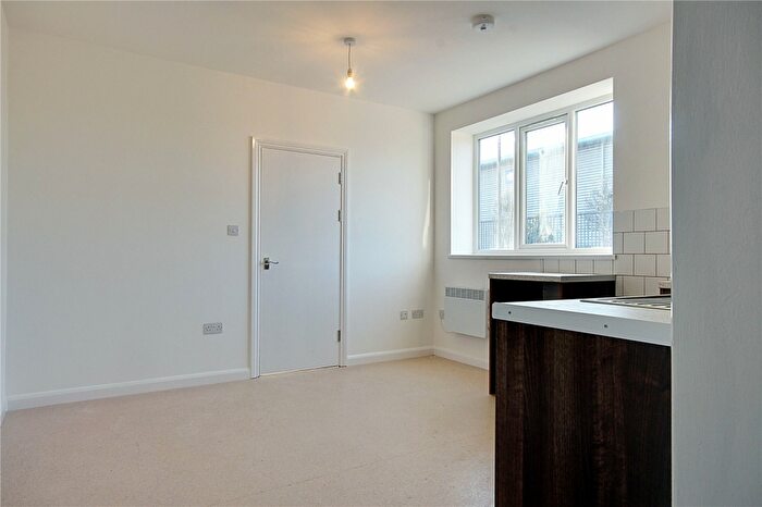 1 Bedroom Flat To Rent In Crown Road, Enfield, EN1