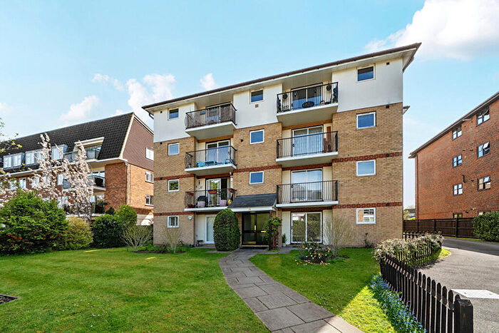 2 Bedroom Flat For Sale In Albemarle Road, Beckenham, BR3