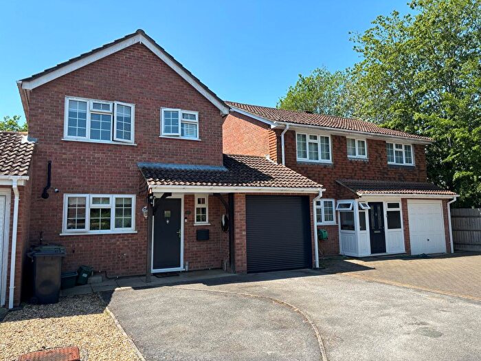 3 Bedroom Detached House For Sale In Forest Drive, Chineham, Basingstoke, RG24
