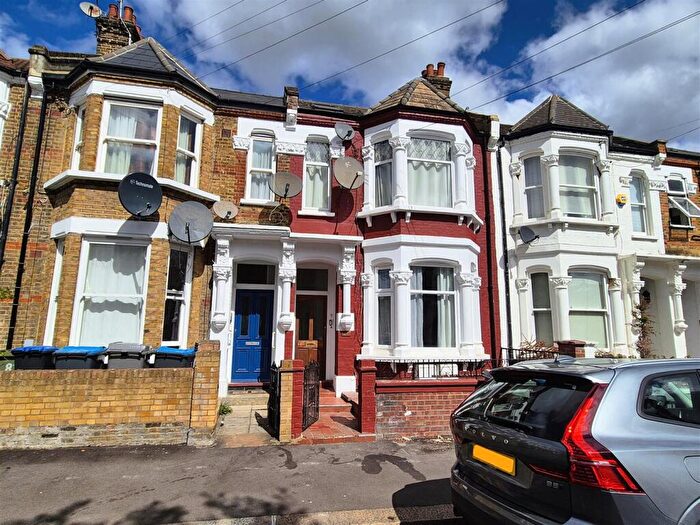 2 Bedroom Flat For Sale In Ashburnham Road, Kensal Rise, NW10