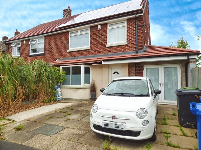 3 Bedroom Semi Detached House For Sale In Edgeworth Avenue, Ainsworth Village, Bury, Lancashire, BL2