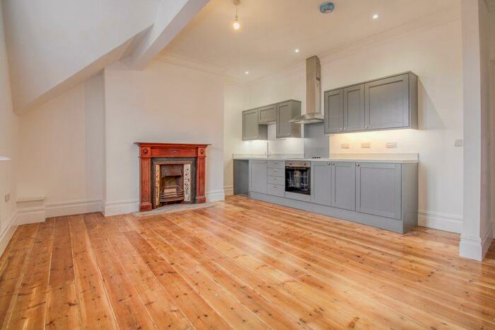 1 Bedroom Flat To Rent In High Street, Southampton, SO14