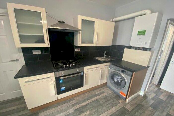 2 Bedroom Flat To Rent In Radford Road, Nottingham, NG7