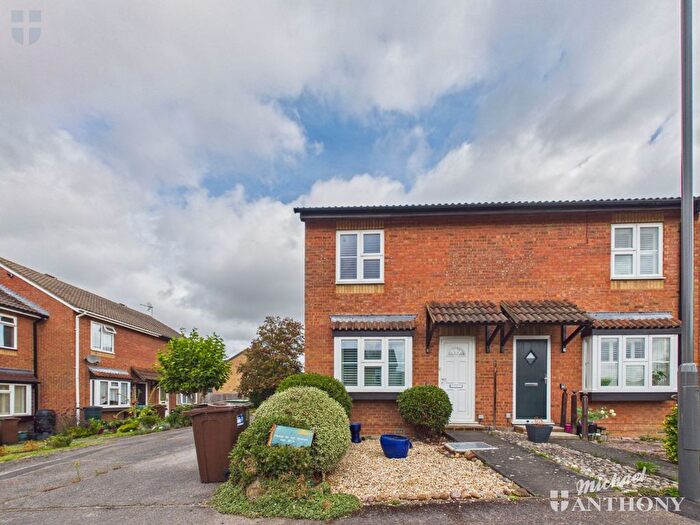 2 Bedroom Semi Detached House For Sale In Misbourne Close, Aylesbury, HP21