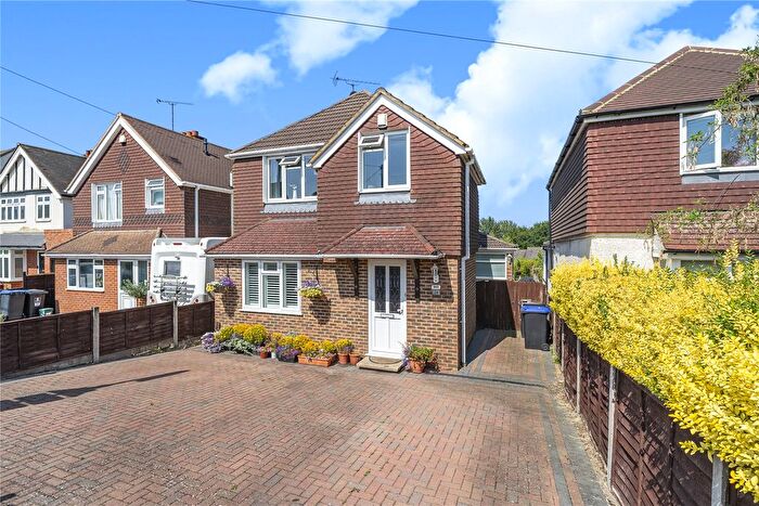 3 Bedroom Detached House For Sale In Knaphill, Woking, GU21