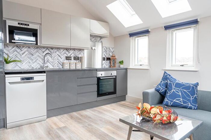 3 Bedroom Flat To Rent In -Gloucester Road, Bristol, BS7