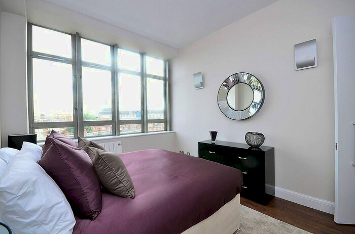2 Bedroom Flat To Rent In City Road, Old Street, London, EC1V