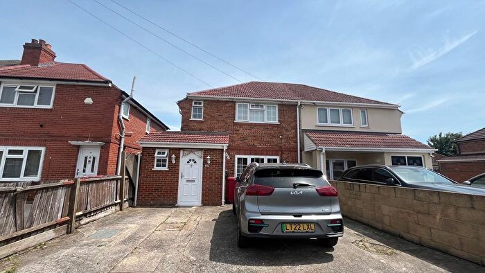 3 Bedroom Semi-Detached House For Sale In Canterbury Avenue, Berkshire, SL2