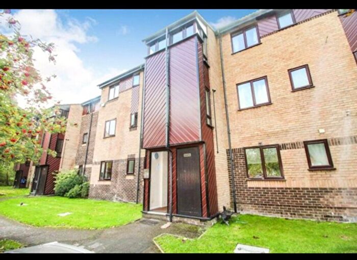 2 Bedroom Apartment For Sale In St Pauls Court, Berkeley Avenue, Reading, RG1
