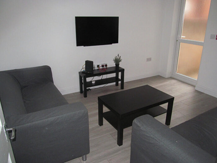 6 Bedroom Terraced House To Rent In Grange Avenue, Reading, Berkshire, RG6