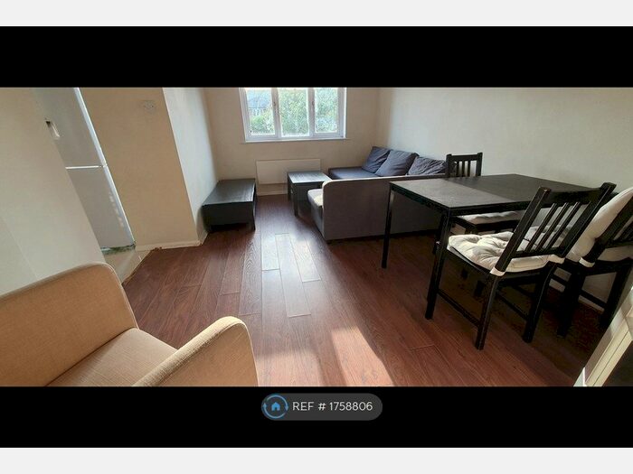 2 Bedroom Flat To Rent In Chartwell Close, London, UB6