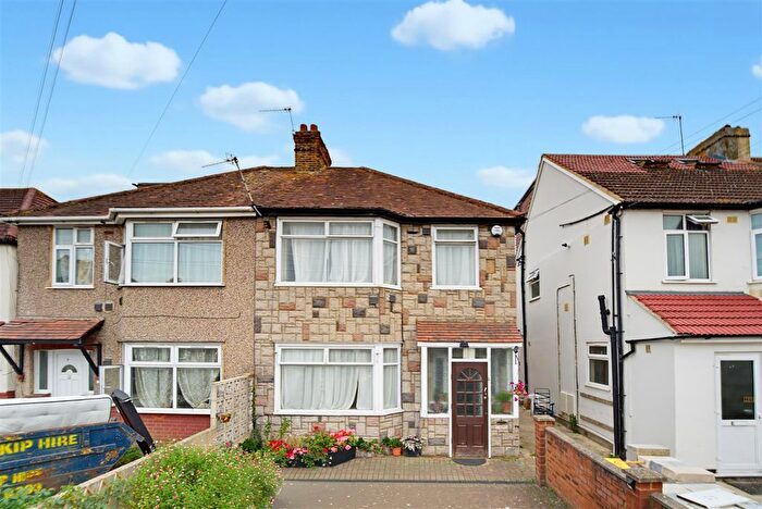 3 Bedroom Semi Detached House For Sale In Ferndale Avenue, Hounslow, TW4