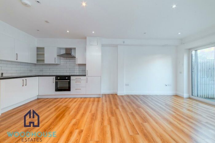 4 Bedroom House To Rent In Franklyn Road, London, NW10