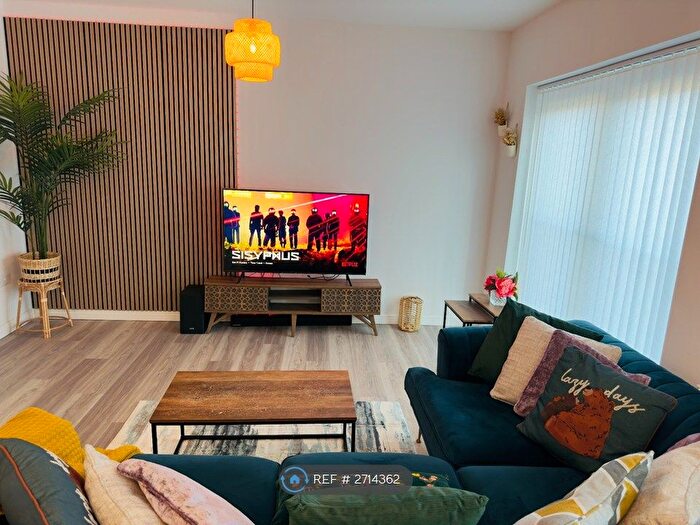 2 Bedroom Flat To Rent In Commercial Road, Glasgow, G5