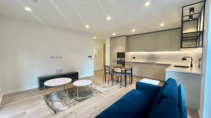 2 Bedroom Flat To Rent In Poplar Riverside, Hemlock Street, London, E14