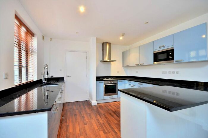 3 Bedroom Property For Sale In Paddock Gardens, Crystal Palace, London, SE19
