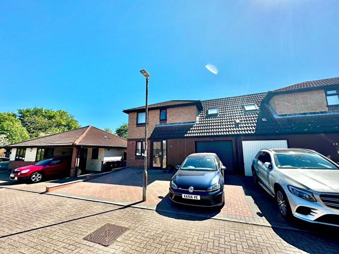 3 Bedroom Semi-Detached House For Sale In Sokeman Close, Greenleys, MK12