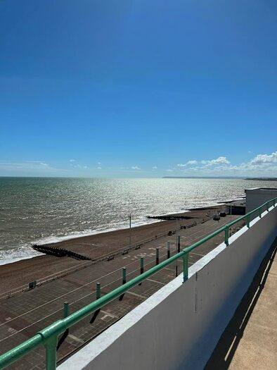 1 Bedroom Flat To Rent In Marine Court, St. Leonards-On-Sea, TN38