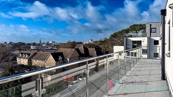 2 Bedroom Flat To Rent In Luxury Bed | Coastal Living For London Professionals | -Min Walk To Station | Home Office Ready - The Avebury, BH1