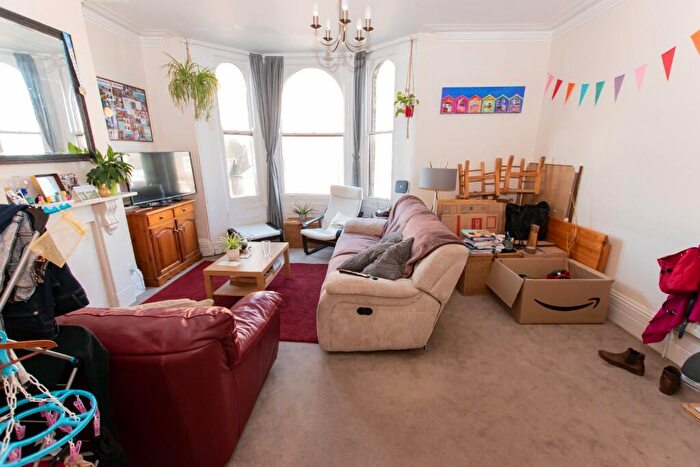 1 Bedroom Flat To Rent In Gladstone Terrace, BN2