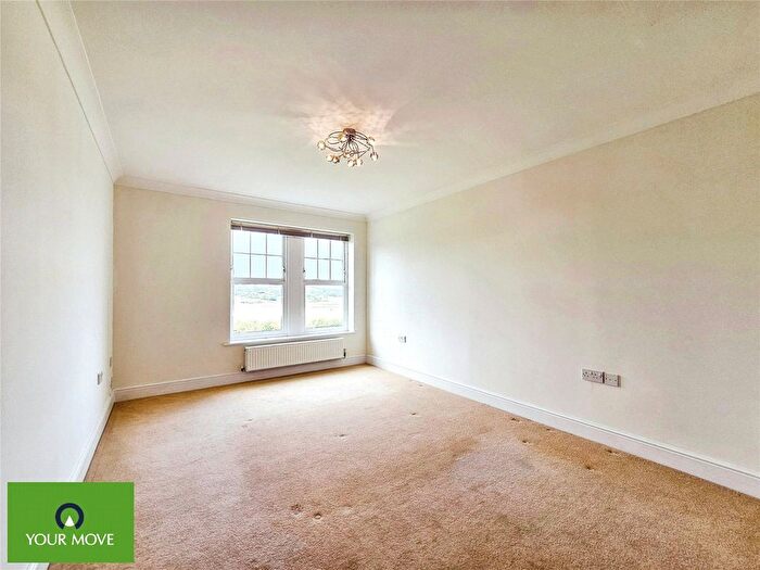 2 Bedroom Flat To Rent In Foreland Heights, Broadstairs, Kent, CT10