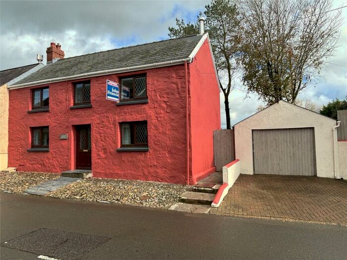 3 Bedroom House To Rent In Bridge Street, St Clears, SA33