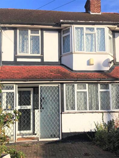 3 Bedroom Terraced House For Sale In Greenwood Road, Mitcham, London, CR4