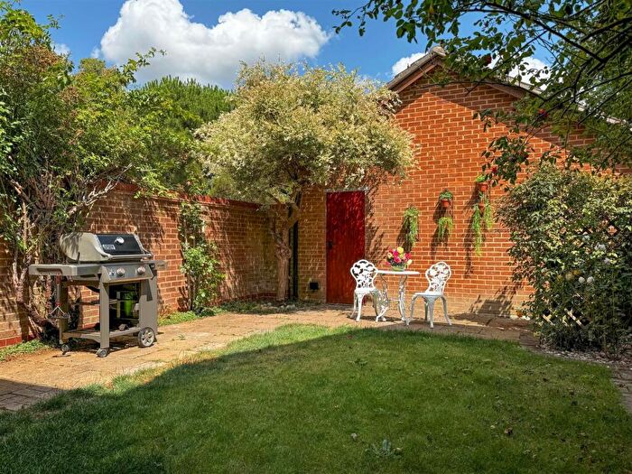 3 Bedroom End Of Terrace House For Sale In Wordsworth Mead, Redhill, RH1