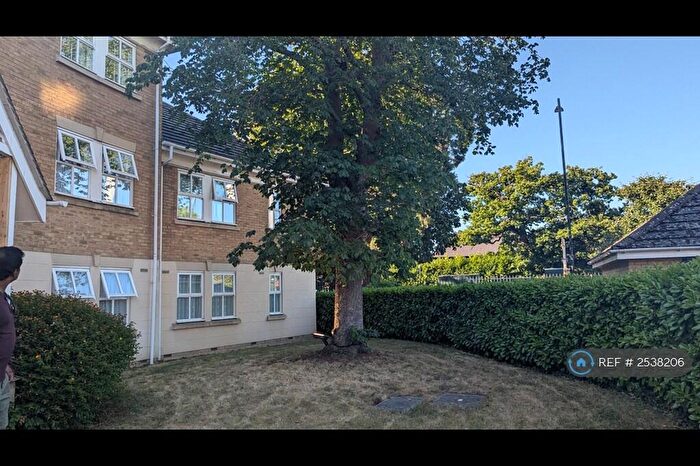 2 Bedroom Flat To Rent In Hurworth Avenue, Slough, SL3