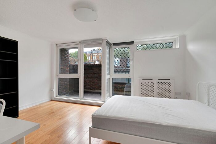 4 Bedroom Maisonette To Rent In Oakley Square, London, NW1
