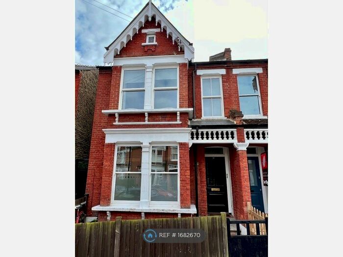3 Bedroom Flat To Rent In East Dulwich, London, SE22