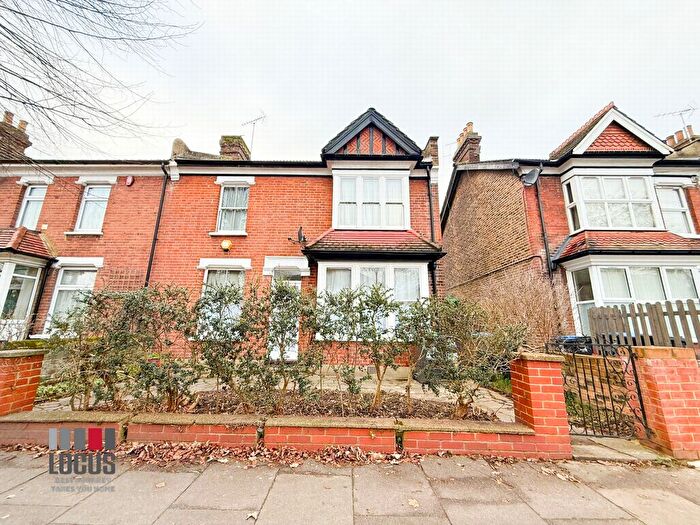 Semi Detached House To Rent In First Avenue, Enfield, EN1