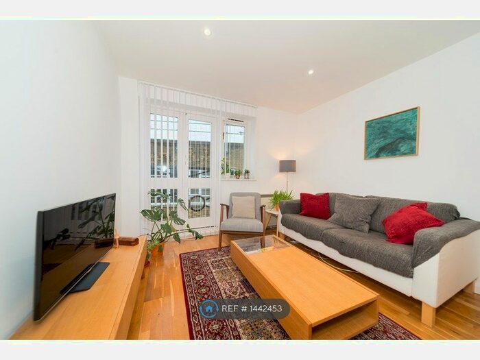 1 Bedroom Flat To Rent In Olivia Court, Barnet, EN5