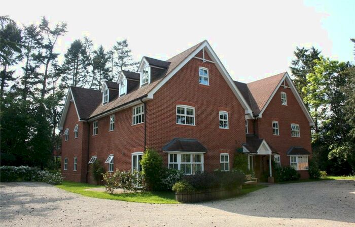 2 Bedroom Flat To Rent In Boughton House, Green Lane, Henley-On-Thames, Oxfordshire, RG9