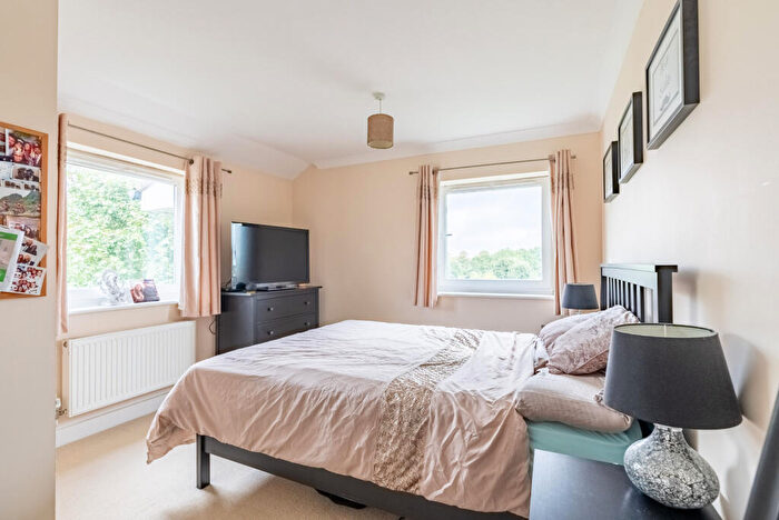 2 Bedroom Apartment To Rent In Bakers Close, St. Albans, Hertfordshire, AL1