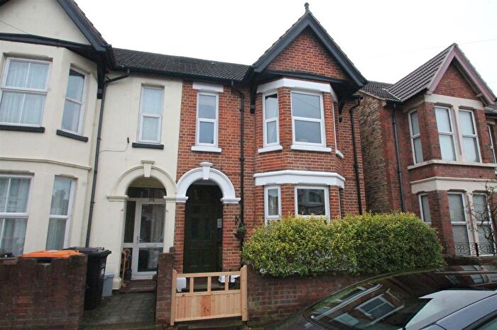2 Bedroom Flat To Rent In Castle Road, Bedford, MK40