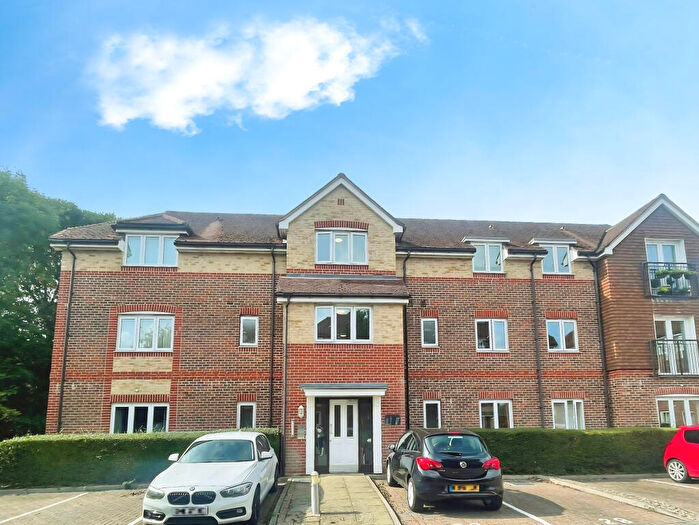 2 Bedroom Apartment For Sale In Crawley Road, Horsham, RH12