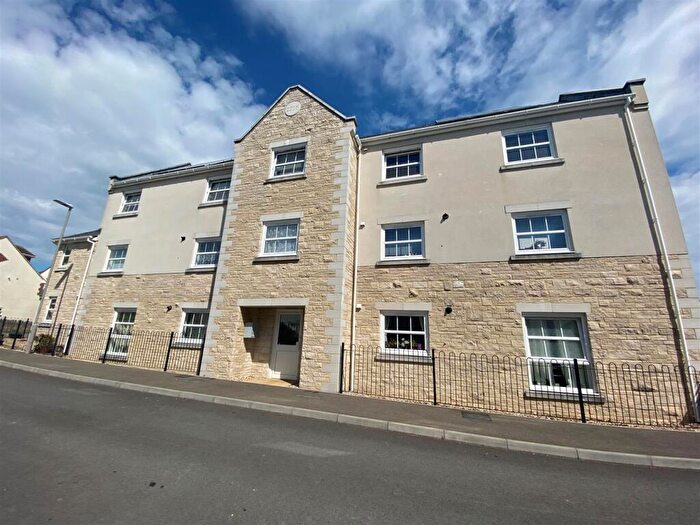 3 Bedroom Flat To Rent In Alm Place, Portland, DT5