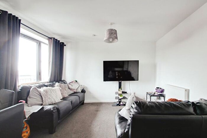 1 Bedroom Flat To Rent In Willow Court, Meadfield Road, Langley, SL3