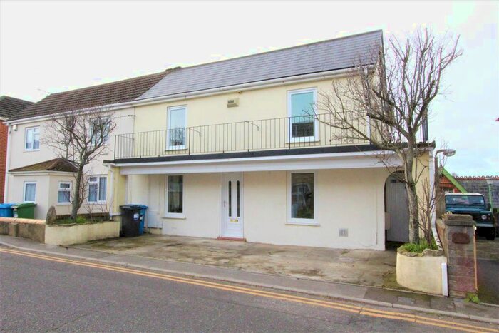 2 Bedroom Flat To Rent In Jubilee Road, Parkstone, Poole BH12