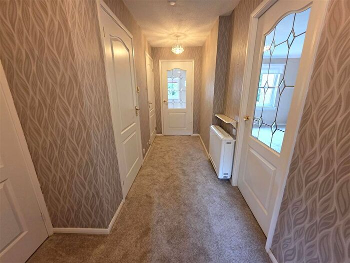 2 Bedroom Flat To Rent In Elmwood Court, Bothwell, G71