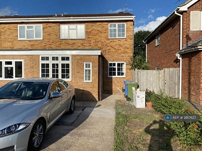 4 Bedroom Semi-Detached House To Rent In Chatsworth Road, Farnborough, GU14
