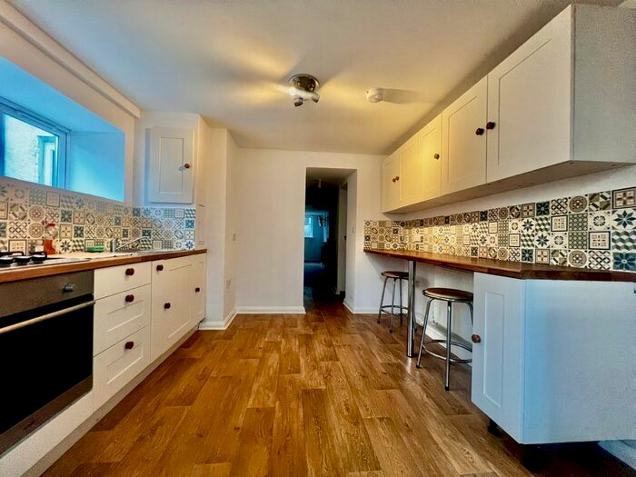 1 Bedroom Flat To Rent In Victoria Road, Southampton, SO19