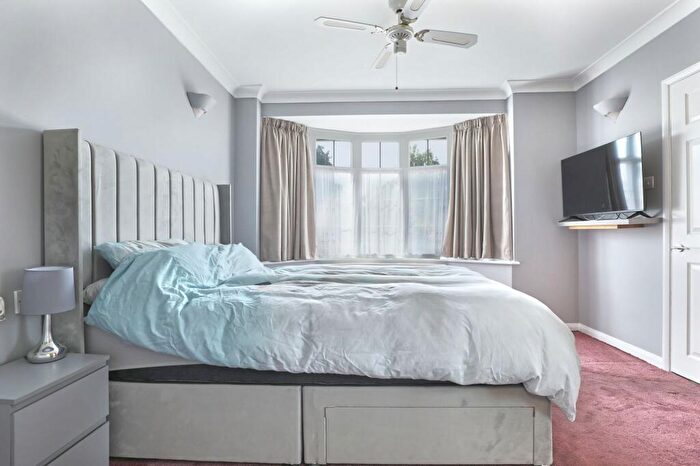 2 Bedroom Bungalow For Sale In Westmill Road, Ware, SG12