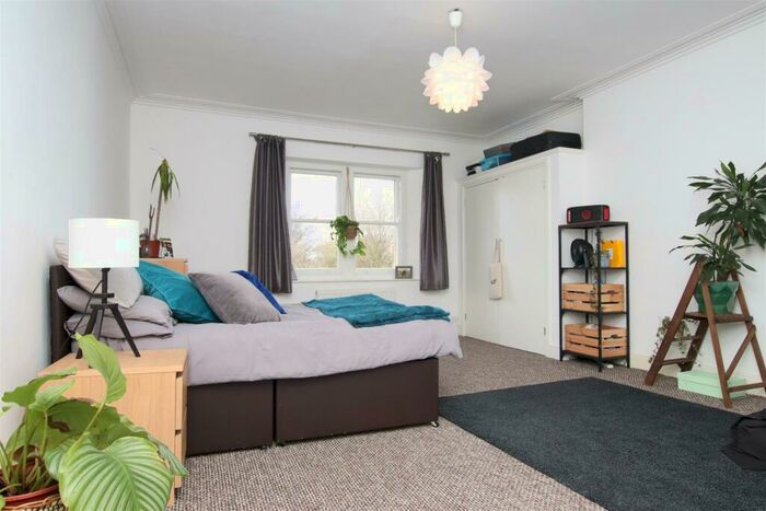 1 Bedroom Flat To Rent In Downleaze, Stoke Bishop, Bristol, BS9